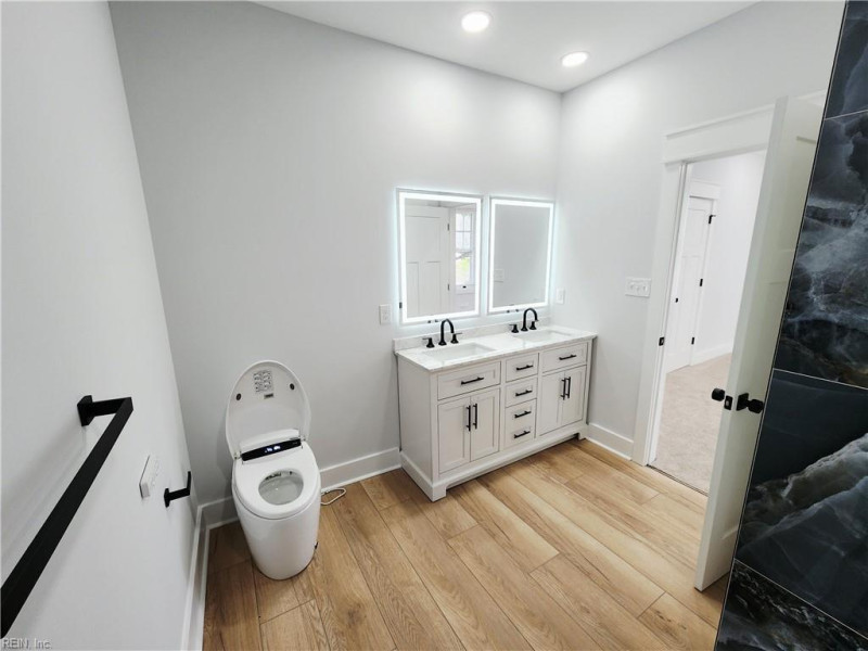 Photo 14 of 33 residential for sale in Portsmouth virginia