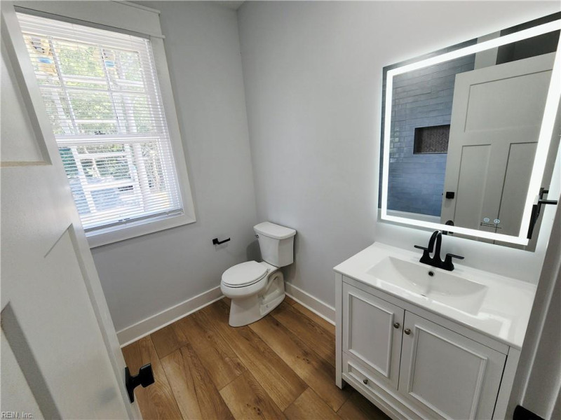 Photo 15 of 33 residential for sale in Portsmouth virginia
