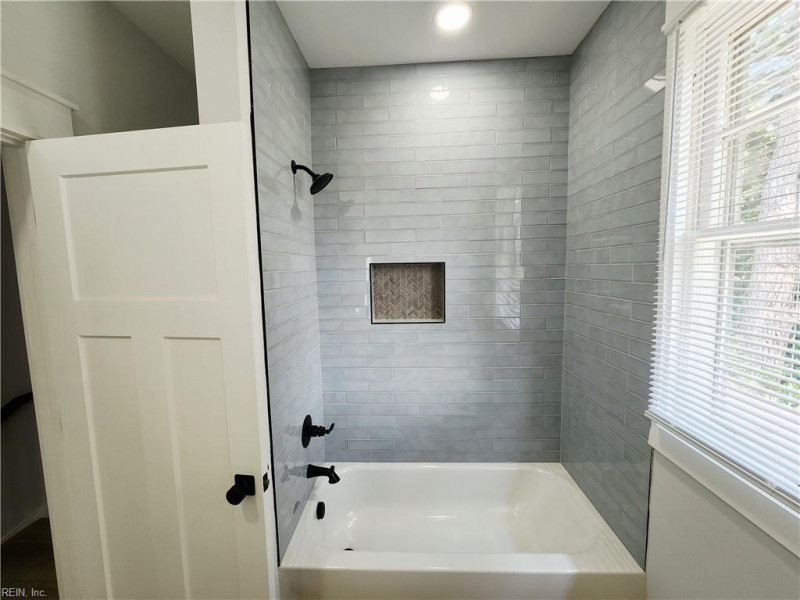 Photo 16 of 33 residential for sale in Portsmouth virginia