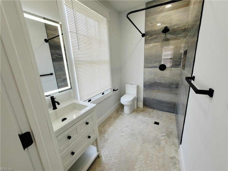 Photo 28 of 33 residential for sale in Portsmouth virginia