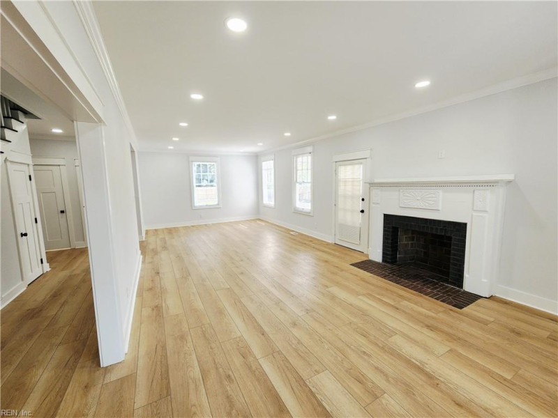 Photo 3 of 33 residential for sale in Portsmouth virginia