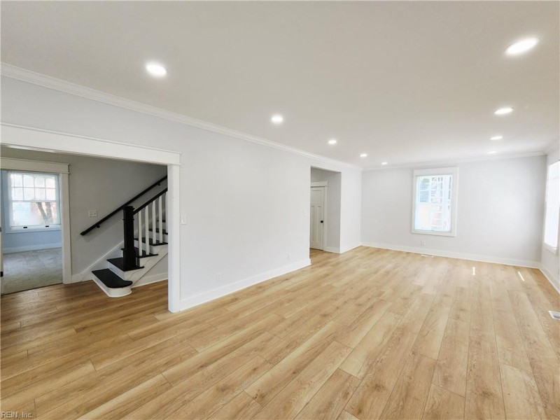 Photo 4 of 33 residential for sale in Portsmouth virginia