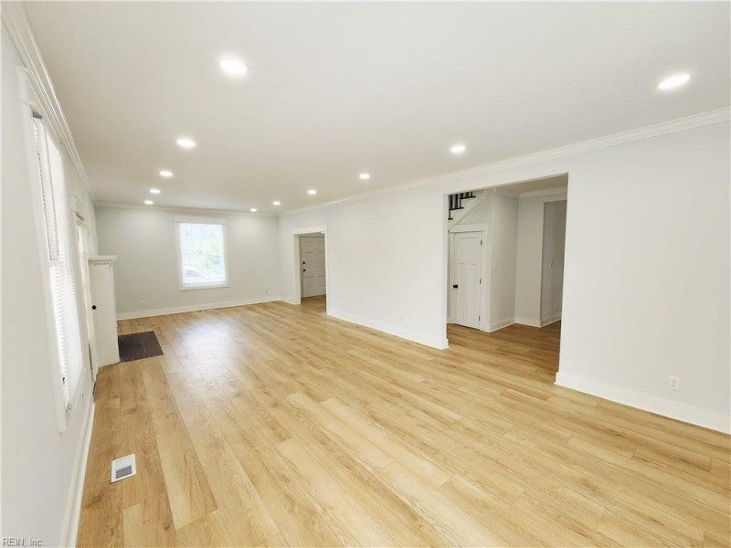 Photo 5 of 33 residential for sale in Portsmouth virginia