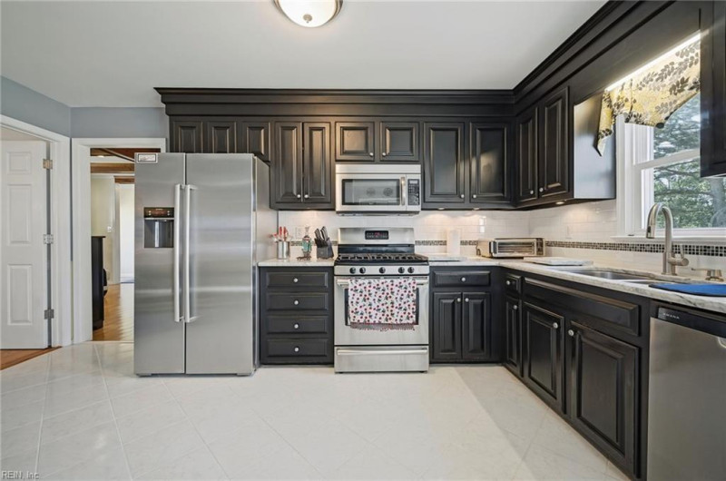 Photo 18 of 50 residential for sale in Chesapeake virginia