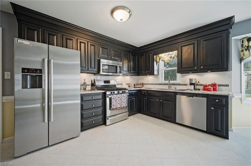 Photo 19 of 50 residential for sale in Chesapeake virginia