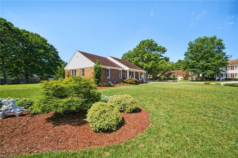 Photo 2 of 50 residential for sale in Chesapeake virginia