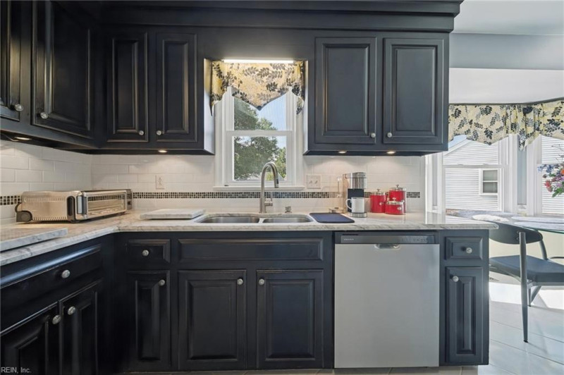 Photo 20 of 50 residential for sale in Chesapeake virginia