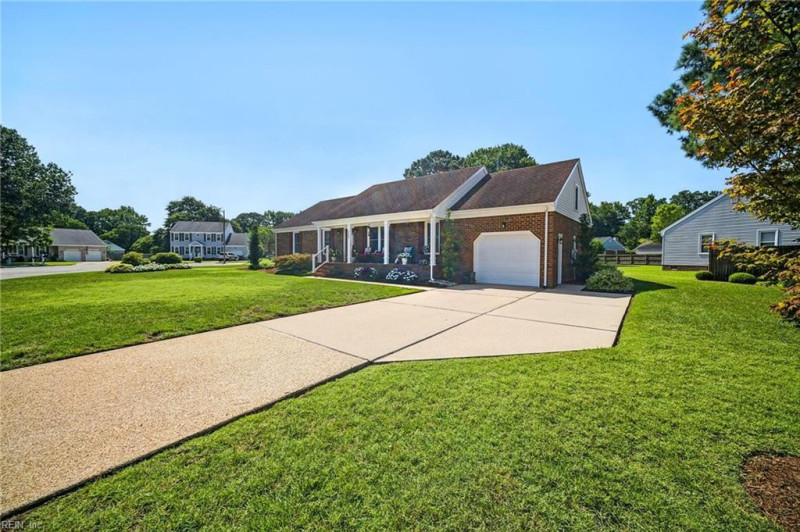 Photo 4 of 50 residential for sale in Chesapeake virginia
