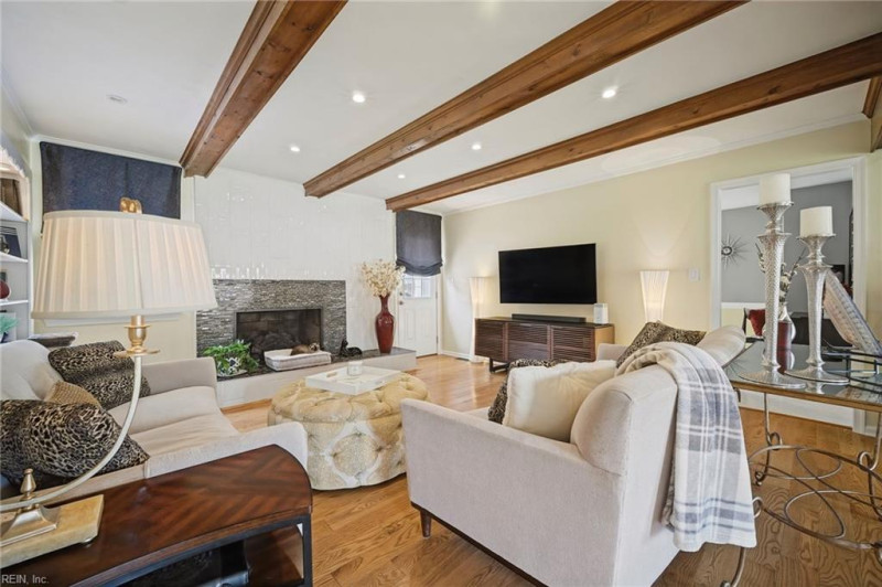 Photo 7 of 50 residential for sale in Chesapeake virginia