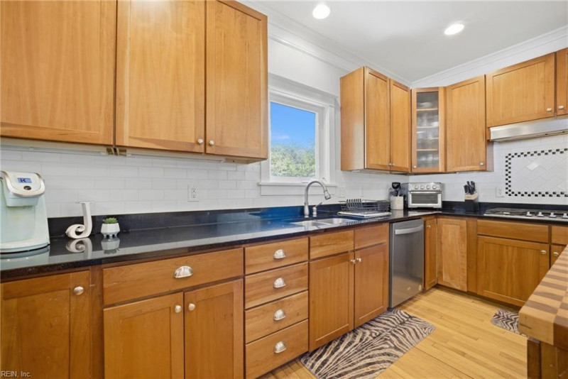 Photo 10 of 33 residential for sale in Norfolk virginia