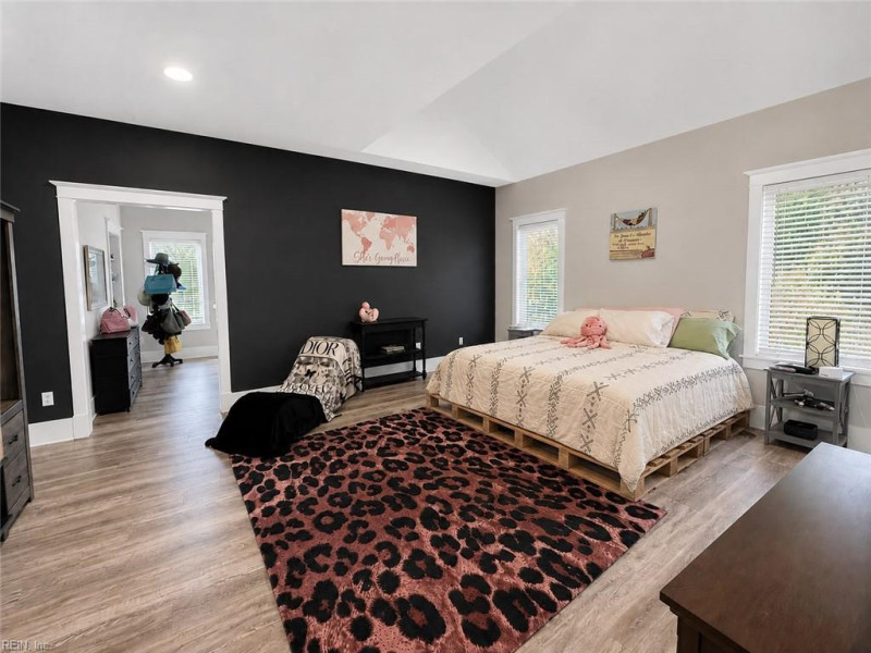 Photo 11 of 33 residential for sale in Norfolk virginia