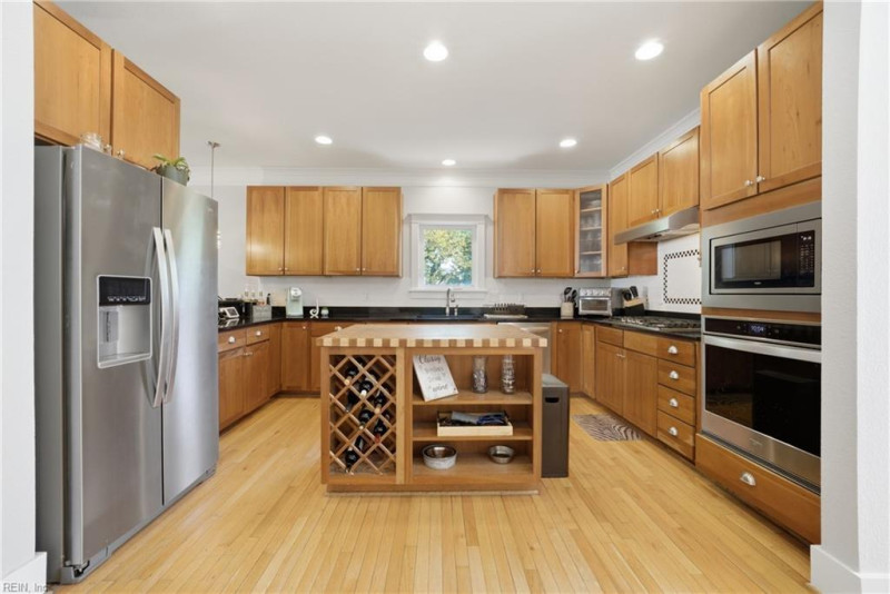Photo 7 of 33 residential for sale in Norfolk virginia