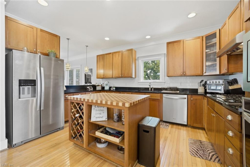 Photo 8 of 33 residential for sale in Norfolk virginia