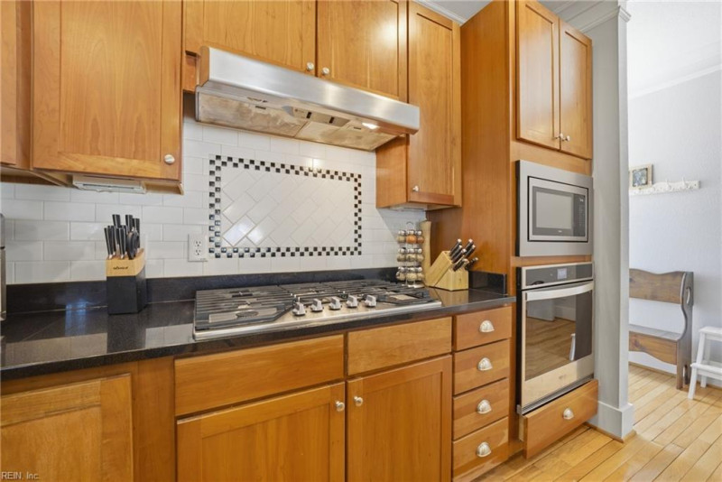 Photo 9 of 33 residential for sale in Norfolk virginia