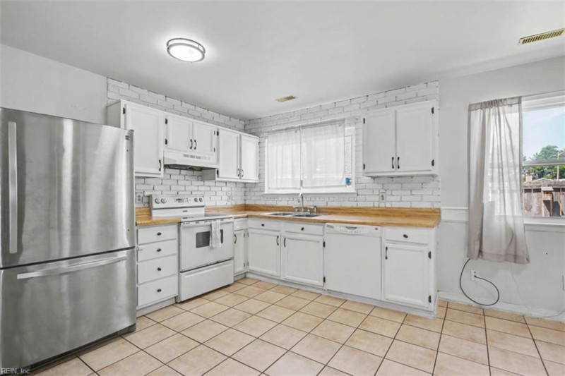 Photo 10 of 28 residential for sale in Virginia Beach virginia