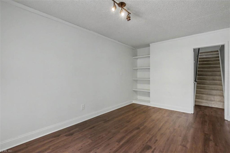 Photo 17 of 28 residential for sale in Virginia Beach virginia