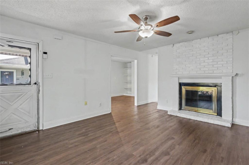 Photo 3 of 28 residential for sale in Virginia Beach virginia