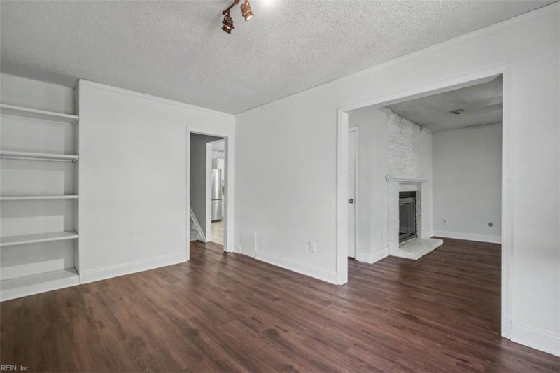 Photo 4 of 28 residential for sale in Virginia Beach virginia