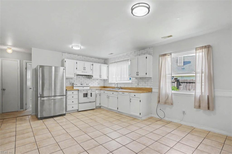 Photo 8 of 28 residential for sale in Virginia Beach virginia