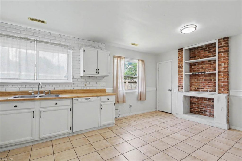 Photo 9 of 28 residential for sale in Virginia Beach virginia
