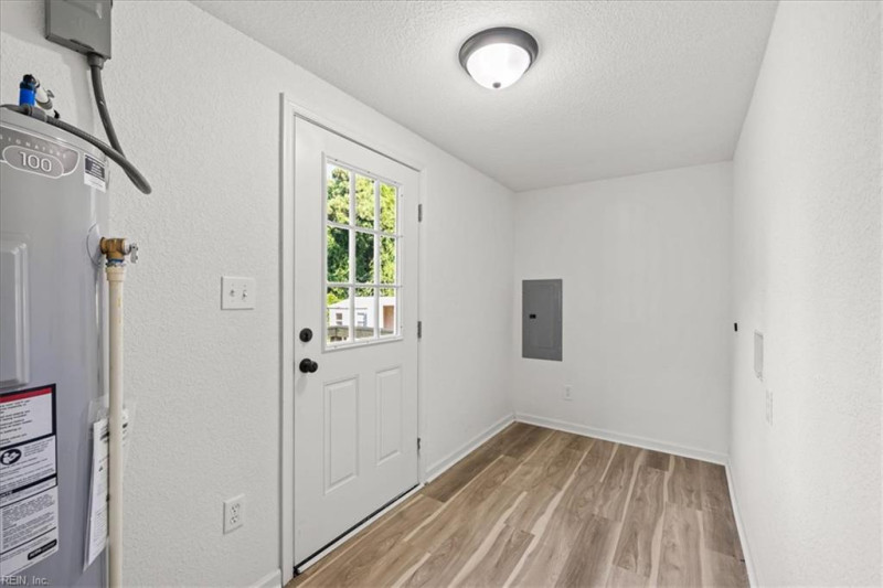 Photo 14 of 38 residential for sale in Norfolk virginia