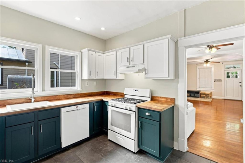 Photo 11 of 28 residential for sale in Portsmouth virginia