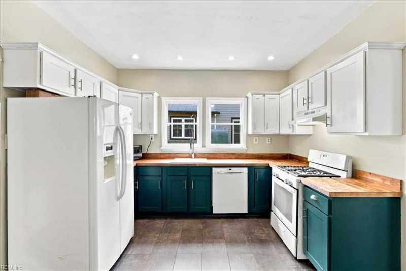 Photo 12 of 28 residential for sale in Portsmouth virginia