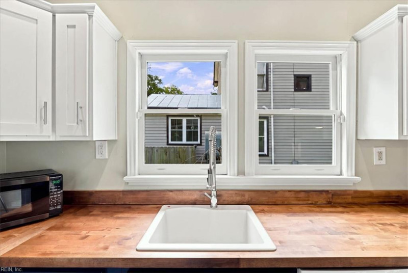 Photo 13 of 28 residential for sale in Portsmouth virginia