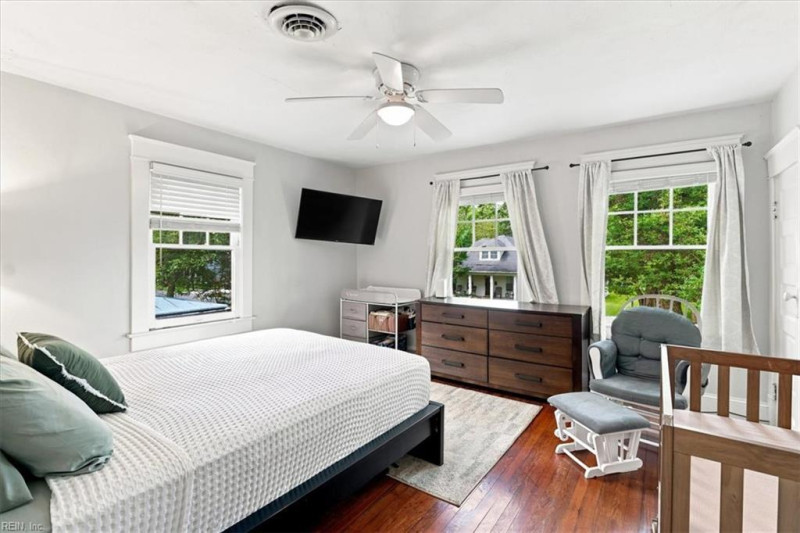 Photo 18 of 28 residential for sale in Portsmouth virginia