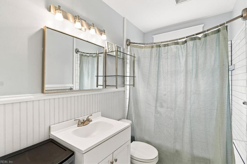 Photo 22 of 28 residential for sale in Portsmouth virginia