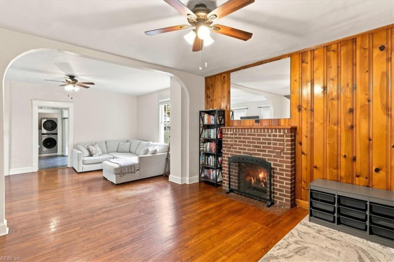 Photo 3 of 28 residential for sale in Portsmouth virginia