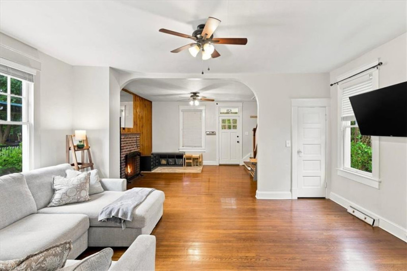 Photo 9 of 28 residential for sale in Portsmouth virginia