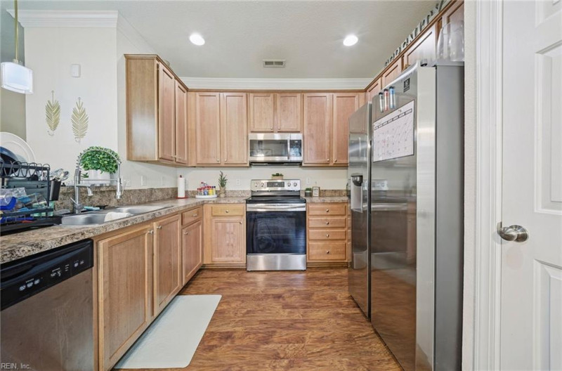 Photo 11 of 37 residential for sale in Virginia Beach virginia