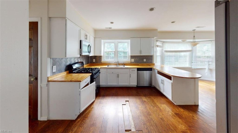 Photo 8 of 47 residential for sale in Virginia Beach virginia