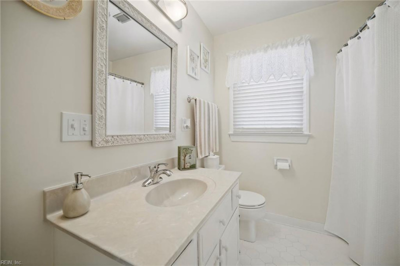 Photo 17 of 49 residential for sale in Chesapeake virginia Photo 17 of 49 residential for sale in Chesapeake virginia