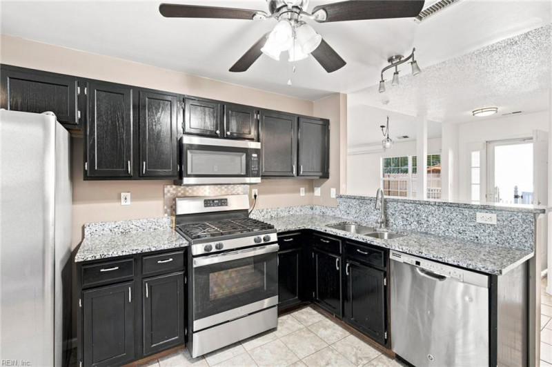 Photo 11 of 36 residential for sale in Suffolk virginia