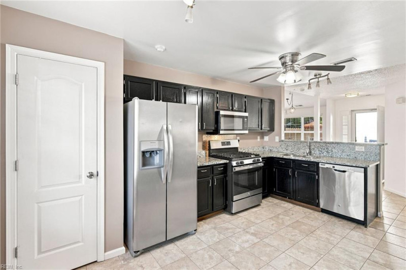 Photo 12 of 36 residential for sale in Suffolk virginia