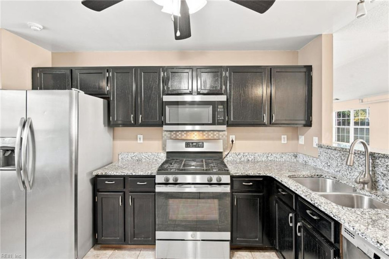 Photo 14 of 36 residential for sale in Suffolk virginia