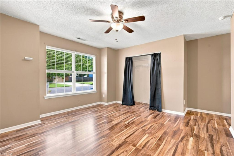 Photo 17 of 36 residential for sale in Suffolk virginia