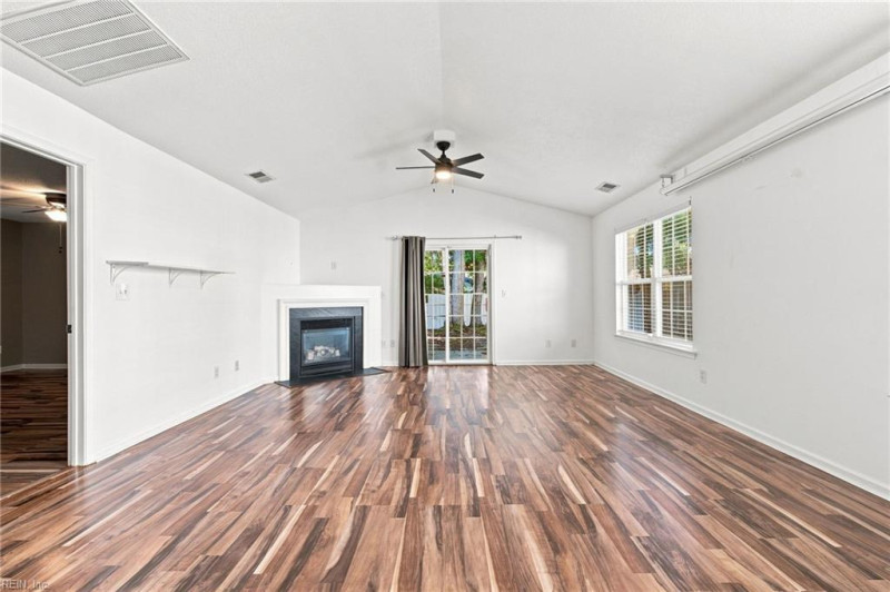 Photo 6 of 36 residential for sale in Suffolk virginia