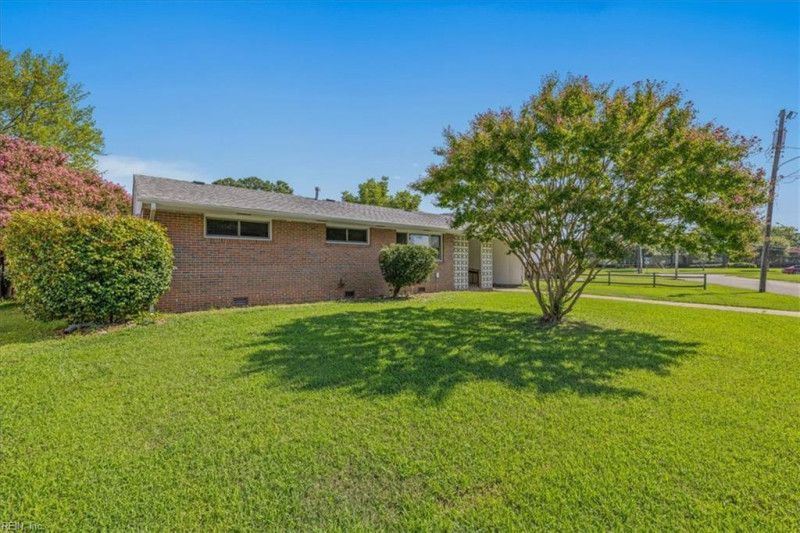 Photo 3 of 36 residential for sale in Norfolk virginia