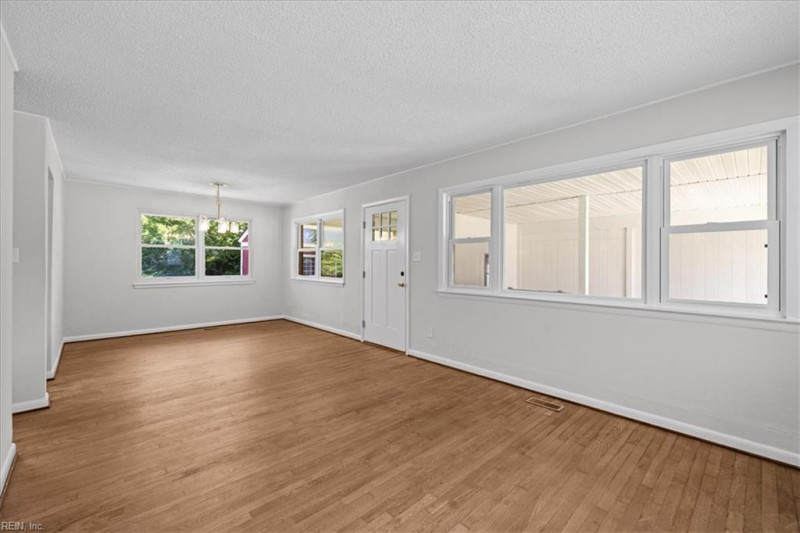 Photo 6 of 36 residential for sale in Norfolk virginia