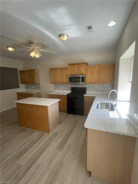 Photo 4 of 27 residential for sale in Suffolk virginia