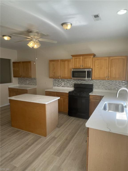 Photo 5 of 27 residential for sale in Suffolk virginia