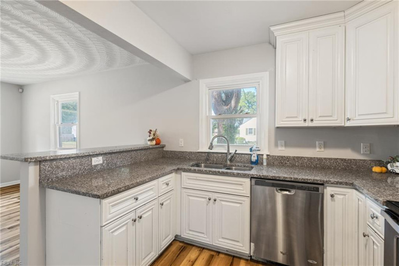 Photo 11 of 30 residential for sale in Norfolk virginia