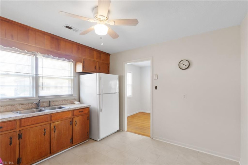 Photo 12 of 32 residential for sale in Hampton virginia
