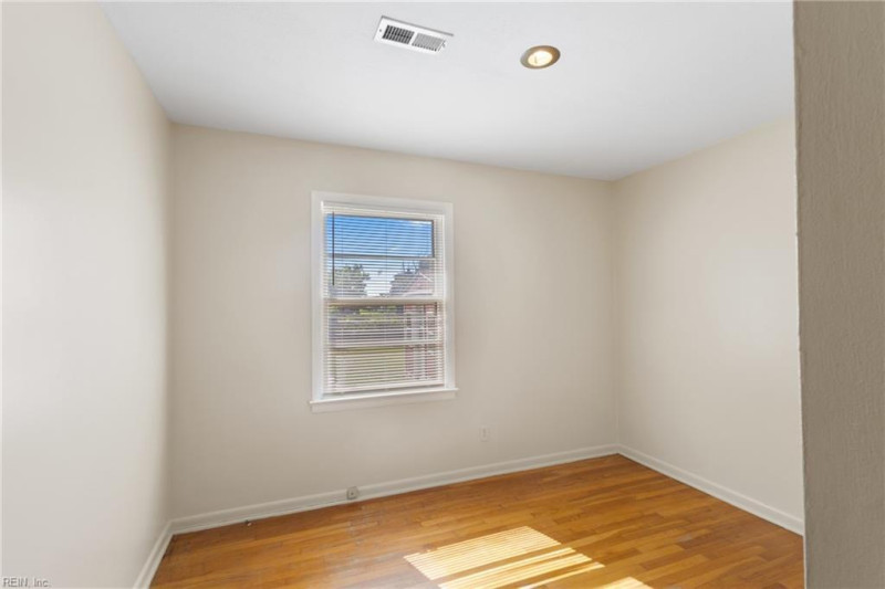 Photo 14 of 32 residential for sale in Hampton virginia