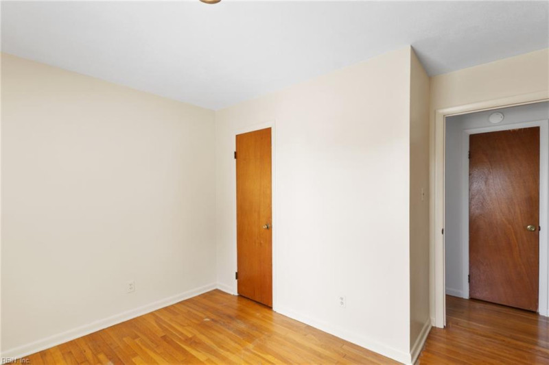 Photo 15 of 32 residential for sale in Hampton virginia