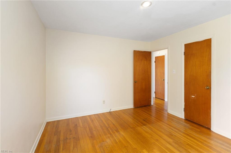 Photo 18 of 32 residential for sale in Hampton virginia