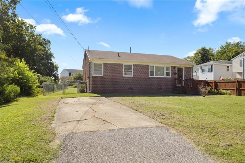 Photo 3 of 32 residential for sale in Hampton virginia